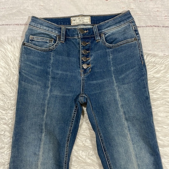 Free People Cropped Button Fly Front Slit Frayed Hem Denim Jeans - Picture 4 of 11